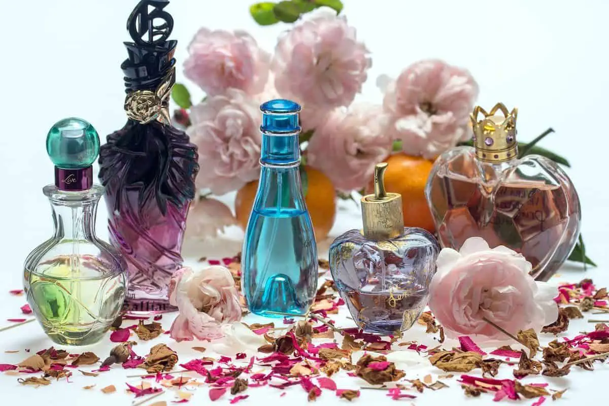 How to Pack Perfume Bottles? [The SAFEST Way!]