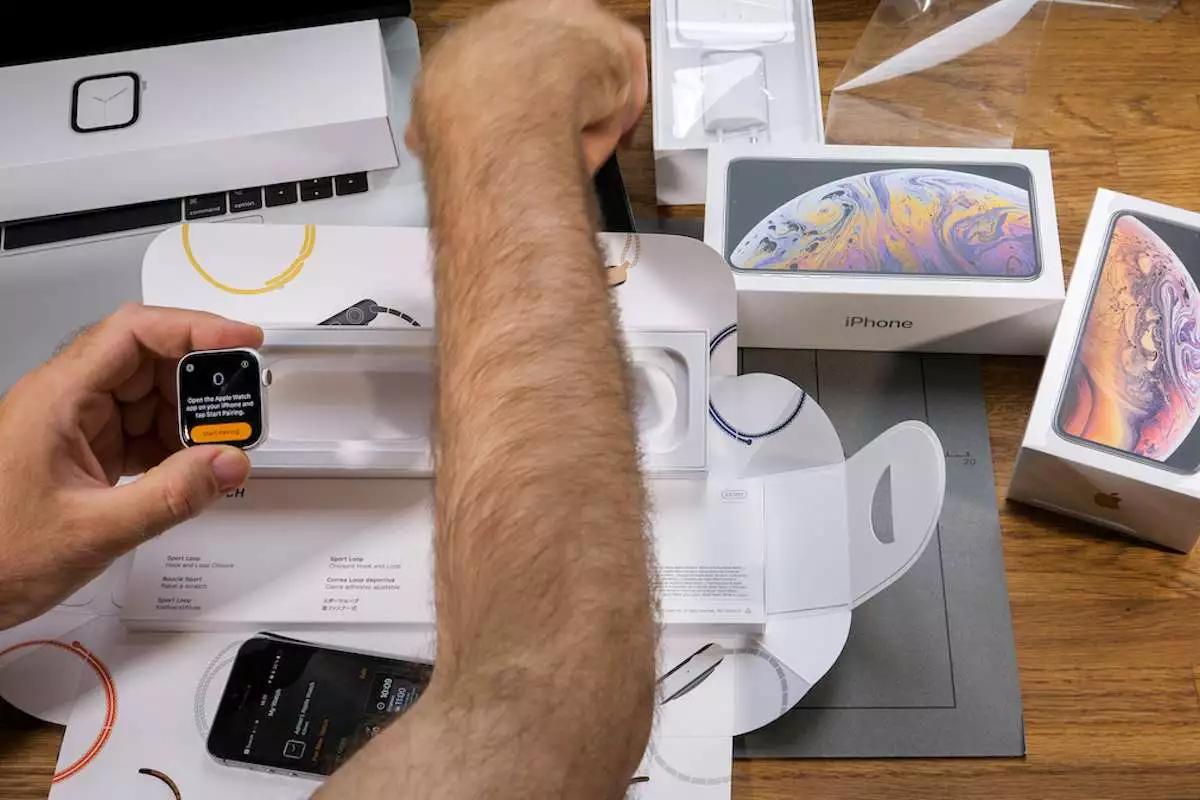 Does Apple Watch Come Charged Out of the Box?
